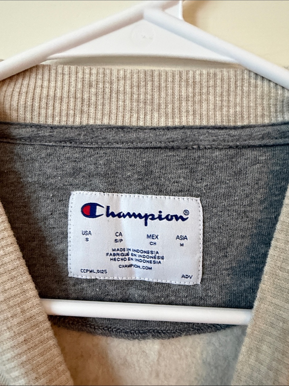 Champion Light Gray Cropped Sweatshirt with Navy Floral WINNI - Picture 2 of 3